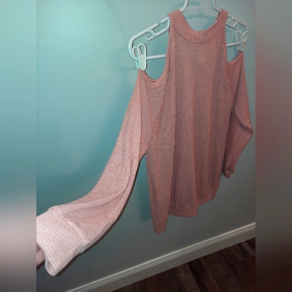NWT medium powder pink lightweight cold shoulder sweater - Picture 5 of 7